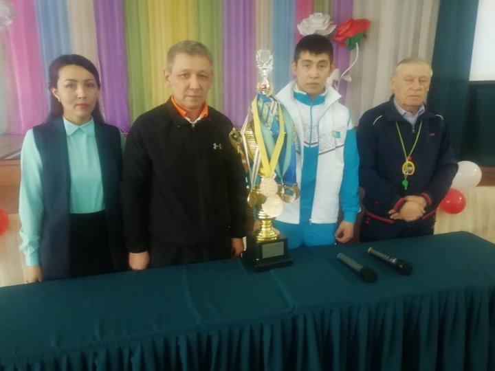 05.03.2019 "№17 ЖОББМ" КММ-де кикбоксинг спортынан Халықаралық дәрежедегі спорт шебері, мектебіміздің түлегі Трусбеков Саят Талғатұлымен кездесу өтті