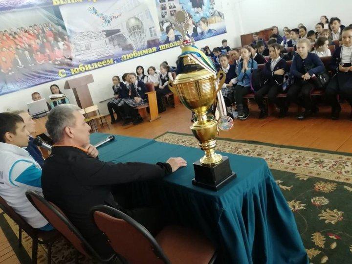05.03.2019 "№17 ЖОББМ" КММ-де кикбоксинг спортынан Халықаралық дәрежедегі спорт шебері, мектебіміздің түлегі Трусбеков Саят Талғатұлымен кездесу өтті