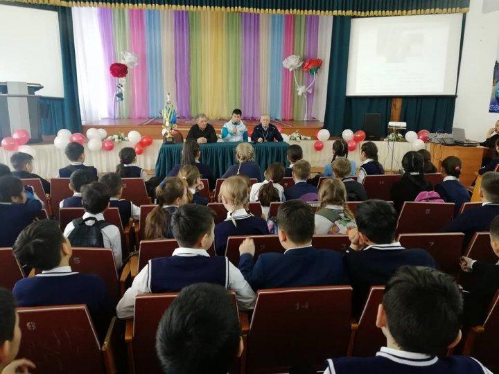 05.03.2019 "№17 ЖОББМ" КММ-де кикбоксинг спортынан Халықаралық дәрежедегі спорт шебері, мектебіміздің түлегі Трусбеков Саят Талғатұлымен кездесу өтті