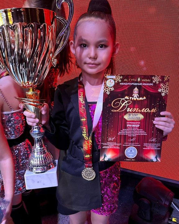 “ Алтын бала” Халықаралық би кокурсы VIP Grand Prix Бас жүлде 2”Ә” сынып оқушылары Ұран Мөлдір мен Өнербек Адия