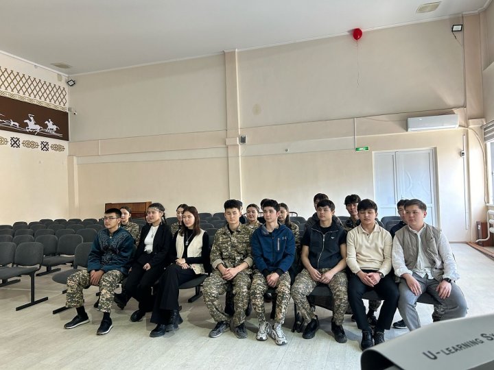 19.03.2025 ж # 17 ЖОББМ КММ-нің мәжіліс залында “Азаматтық қорғаныс-халық қауіпсіздігінің кепілі” тақырыбында азаматтық қорғанысының 30 -жыл толуына орау мектебіміздің 10 сынып оқушыларымен семинар өтті. Ұйымдастырушы АӘТД пәні мұғалімі Оразбаев Е.Н.