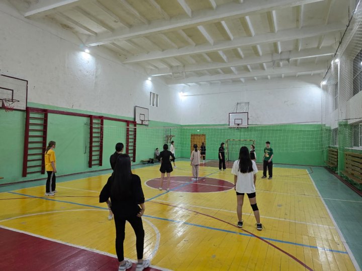 Көктемгі демалыс уақытында оқушылардың волейбол үйірмесіне қатысуы