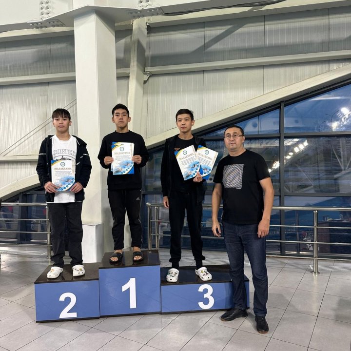 Ученик 7 “Б” класса Адилетов Бекжан занял I место в Открытом первенстве КГУ по плаванию области Абай.  Поздравляем! Пусть в твоей жизни будет много таких праздников и заслуженных наград🥳🥳🥳