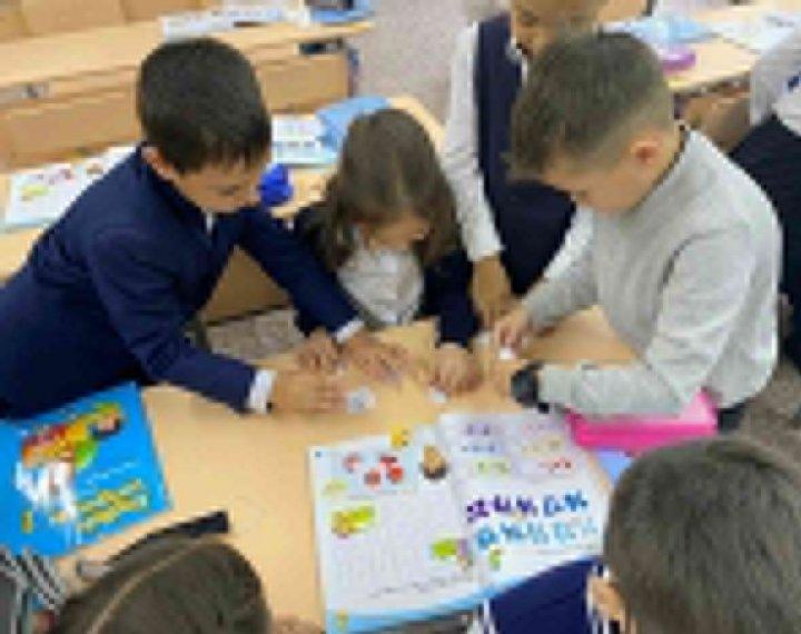 Ағылшын тілі пәнінен үйірме. "Easy English". Жетекші:Жумабекова А.З. Советова М.С.