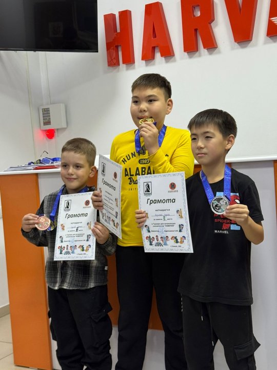 Ученик 5 “В” класса Токтамысов Асанали занял 1 место на шахматном турнире академии Kingsman! Поздравляем с победой и желаем новых успехов! ♟️👏