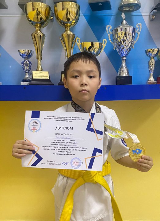 Ученик 4,,В" класса Бакытбек Арнур занял 1 место в Чемпионате области Абай по Кёкушинкай карате. Поздравляем Арнура с победой!