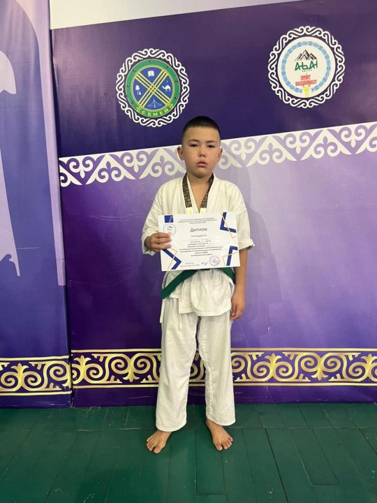 Ученик 4 «Г» класса Маратов Алишер достойно представил школу, заняв I место на областных соревнованиях по каратэ.