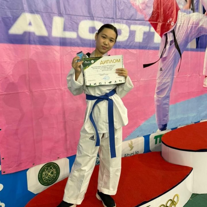 Абай облысының таеквондо WT кубогында жасөспірімдер арасындағы жарыста жүлделі II орын алған 7А сынып оқушысы Асқар Аяла . Құттықтаймыз!!!