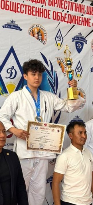 Аманжолов Анияр, ученик 8Б класса занял призовое 1 место на IV Открытом  турнире по So-kyokushinkai kan karate "Воин Востока", посвящённый 100-летию ОО ОФСО "Динамо" который проходил в городе Усть-Каменогорск. Поздравляю!